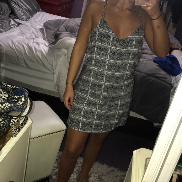 Princess Polly Dresses & Skirts - Super cute white and black mini shift dress